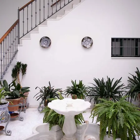 Gy En Casa Sevillana Junto A Setas Seville