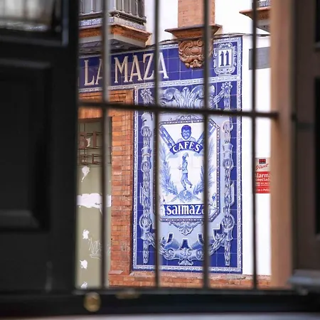 Gy En Casa Sevillana Junto A Setas Seville
